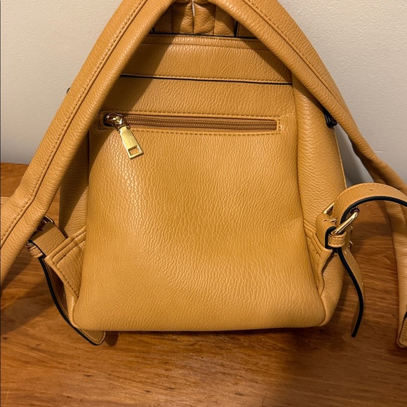 Poppy & Peonies Camel Backpack on the fly mini - Picture 2 of 3